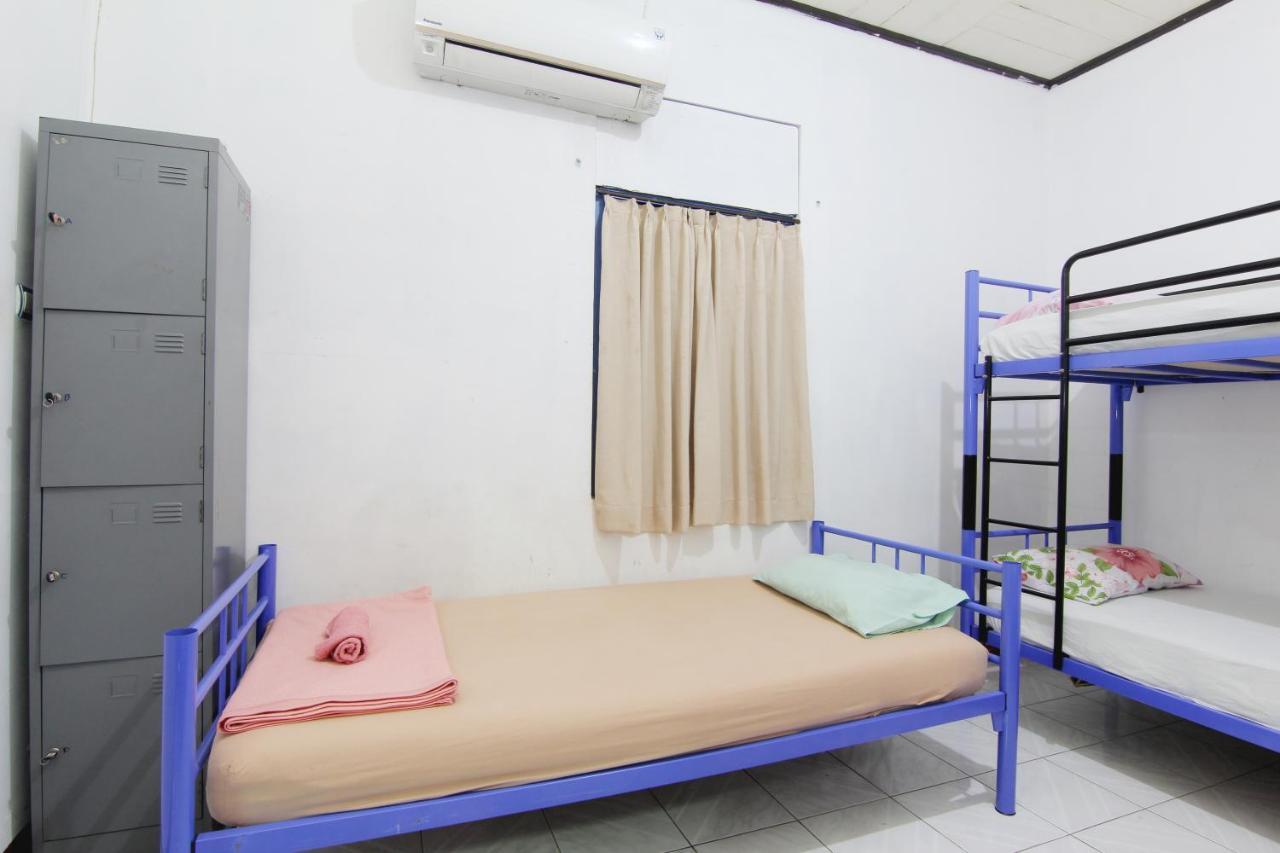Arjuna Hostel Semarang Exterior photo