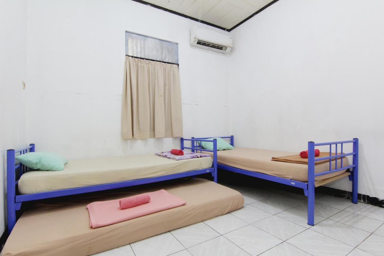 Arjuna Hostel Semarang Exterior photo