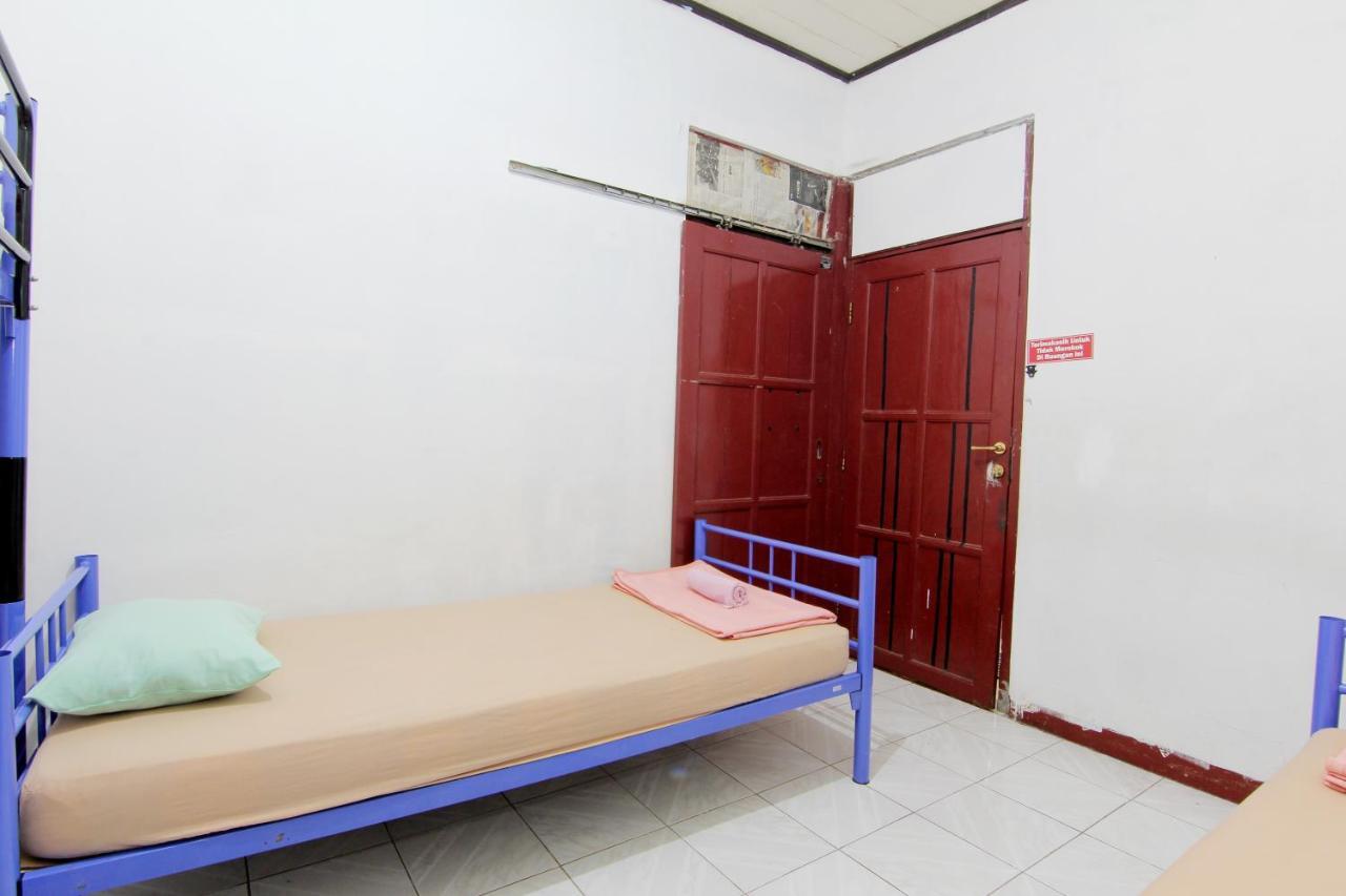 Arjuna Hostel Semarang Exterior photo